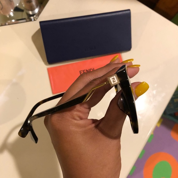 Fendi Shades/Glasses - Picture 3 of 4
